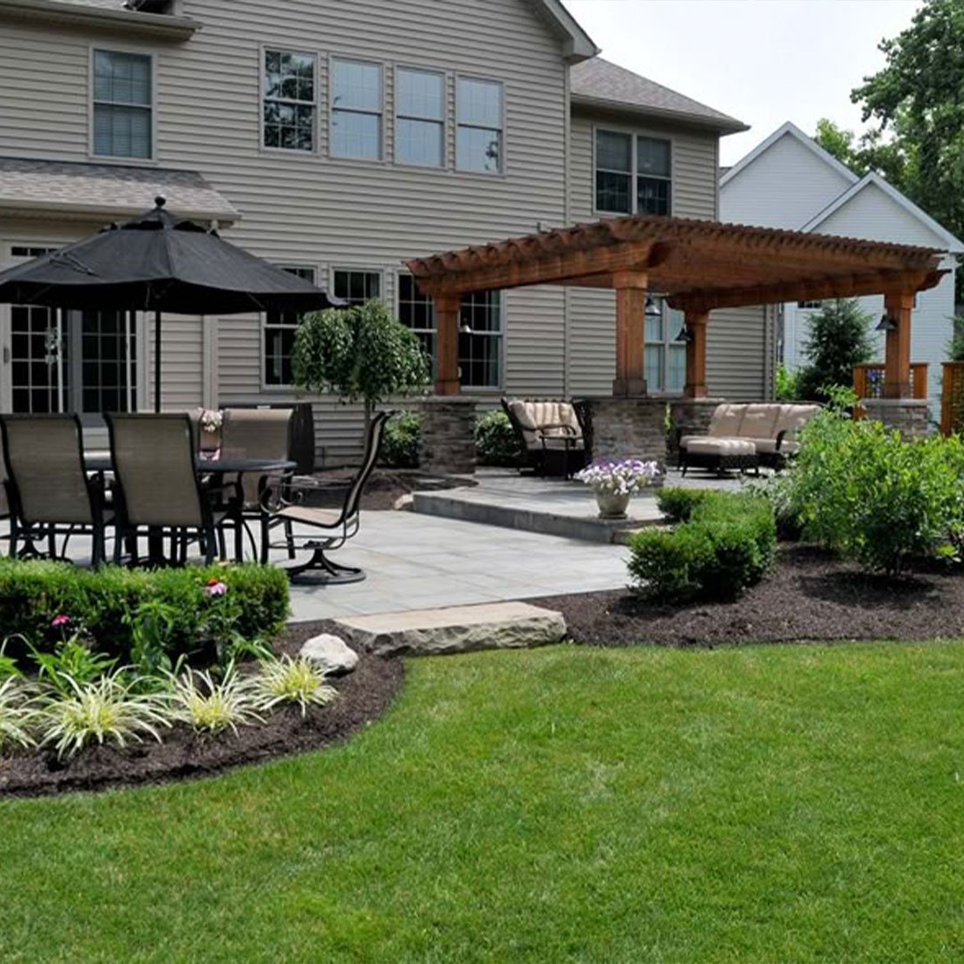 Award-winning landscape designer in Del Mar CA reviews and luxury project portfolio.